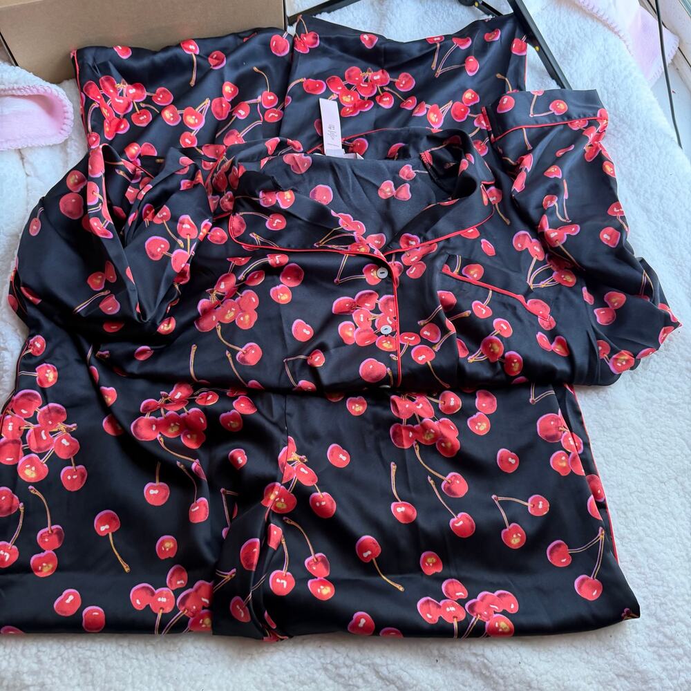 VS Satin cherry pajama XL
